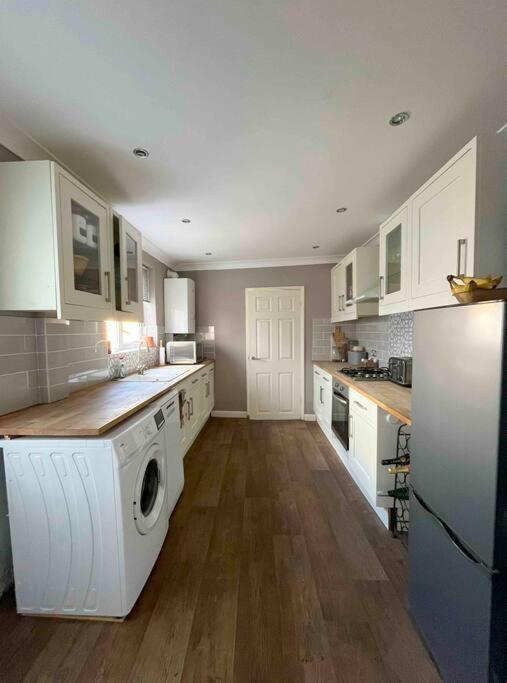 Cosy Flat In Burgess Hill, Sussex Apartment Exterior foto