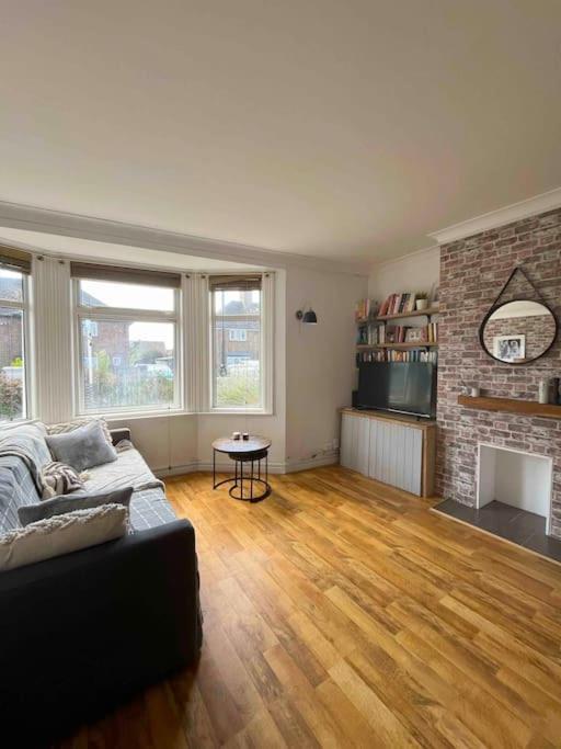 Cosy Flat In Burgess Hill, Sussex Apartment Exterior foto